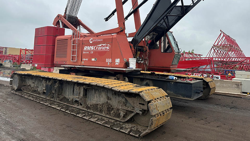 1999 Manitowoc 888 SII Crawler Crane